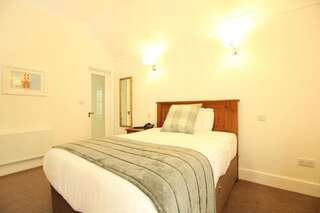 Гостевой дом Harry Clarke Mews at the Castle Hotel Дублин Номер-студио с кроватью размера "king-size"-7