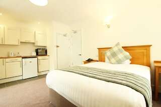 Гостевой дом Harry Clarke Mews at the Castle Hotel Дублин Номер-студио с кроватью размера "king-size"-2