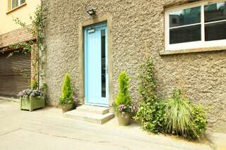 Гостевой дом Harry Clarke Mews at the Castle Hotel Дублин-3