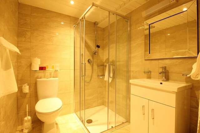 Гостевой дом Harry Clarke Mews at the Castle Hotel Дублин-34